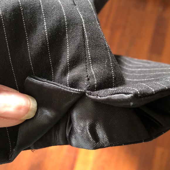 Worthingthon Woman stretch pinstripe black pants. Runs small. - Picture 6 of 8